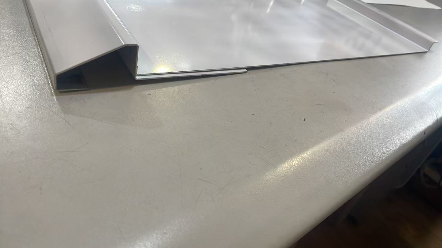 Adjustable tin